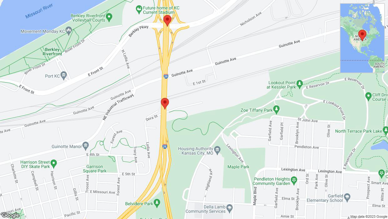 A detailed map that shows the affected road due to 'Warning in Kansas City: Crash reported on northbound I-29/I-35' on October 25th at 7:36 p.m.