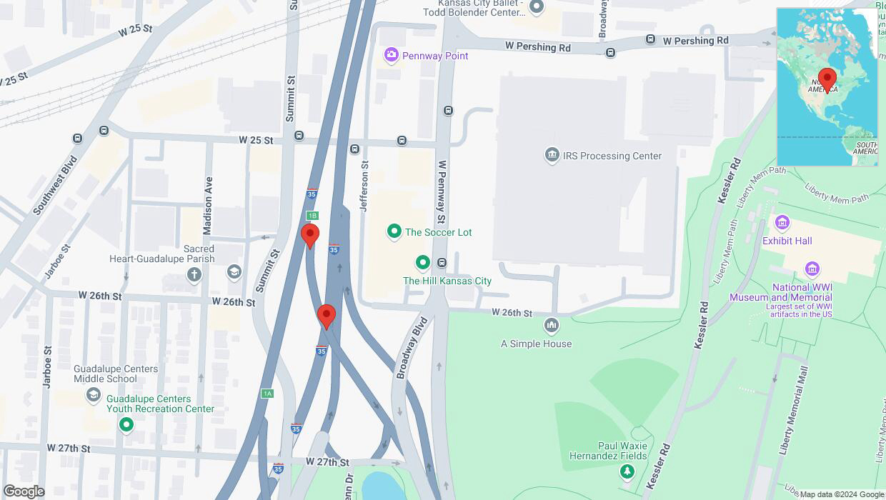 A detailed map that shows the affected road due to 'Warning in Kansas City: Crash reported on Summit Street' on October 14th at 4:24 p.m.