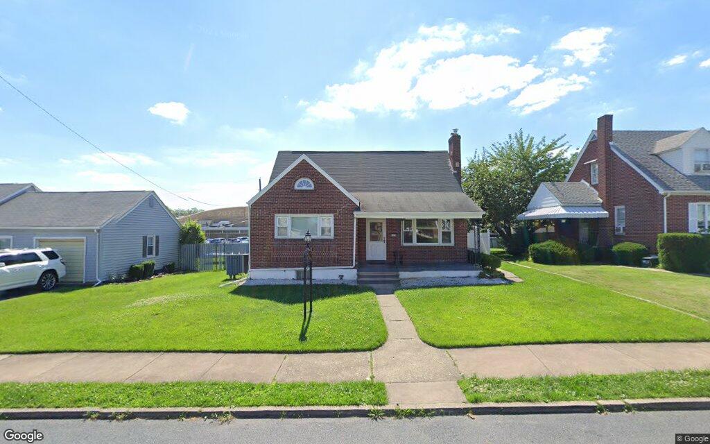 $330K, single-family residence at 822-824 North Kearney Street 