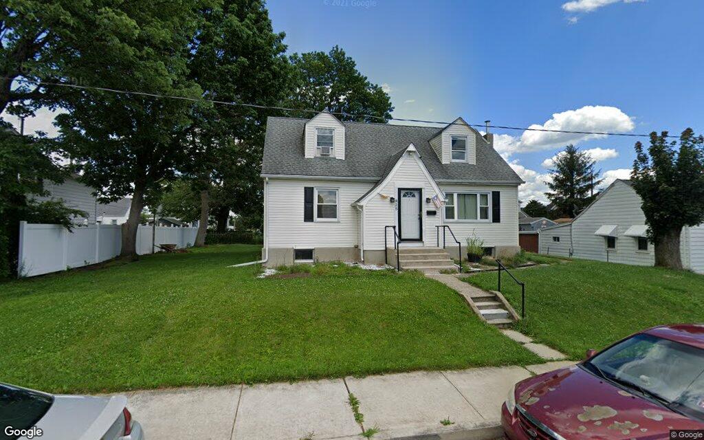 $305K, single-family house at 825-829 North Oswego Street 