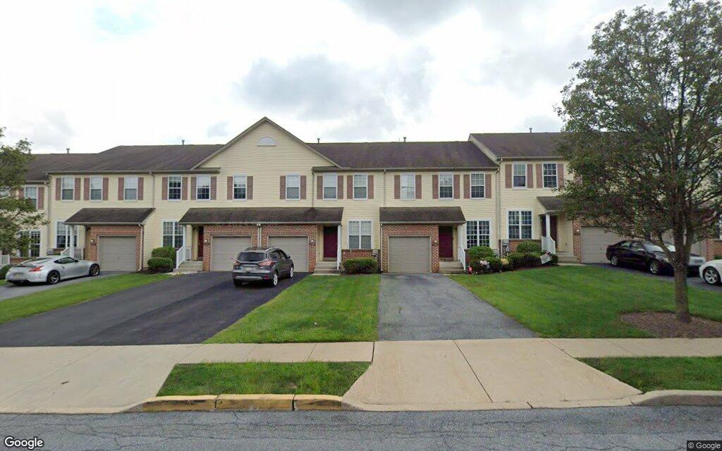 $354K, townhouse at 7649 Cross Creek Circle, 