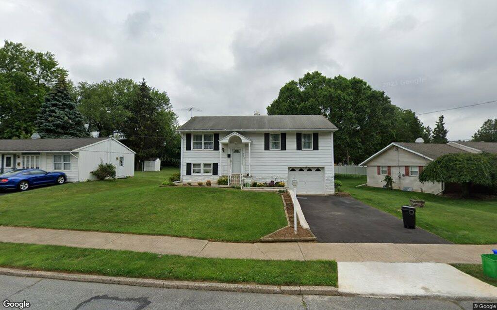 $300K, single-family house at 2150 Pinehurst Road, 