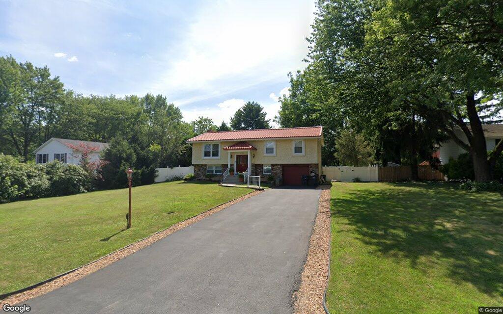 $425K, single-family house at 3438 Oxford Circle 