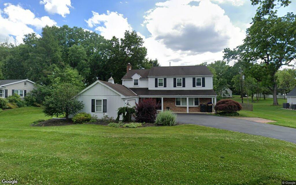 $530K, single-family residence at 2917 Fairfield Drive 