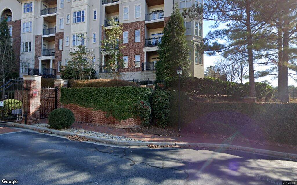 East Paces Circle