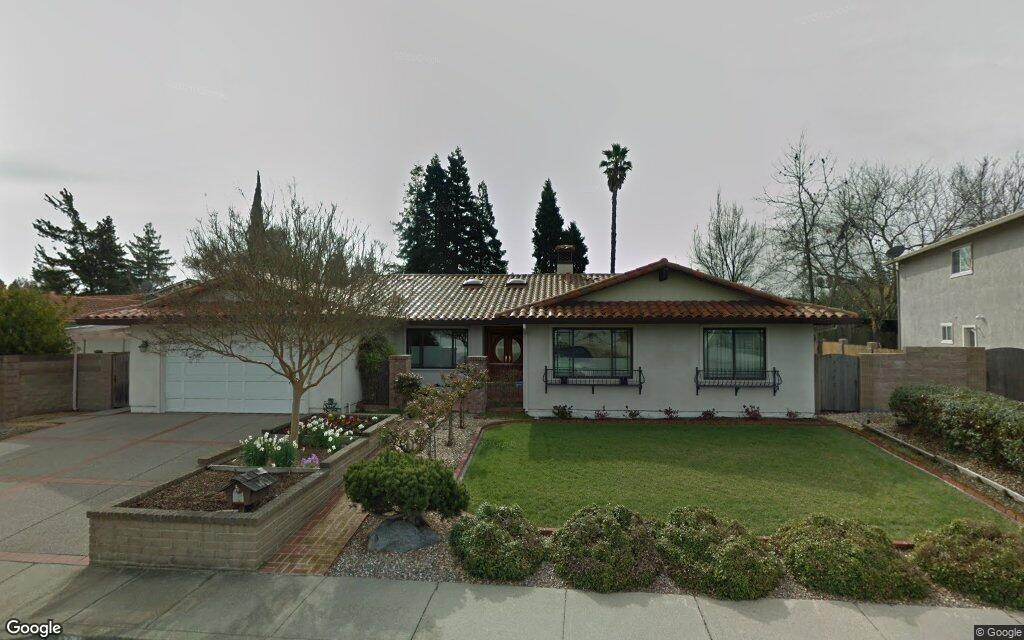 43 Castle Court - Google Street View