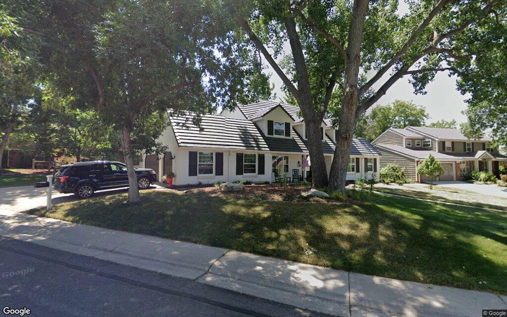 East Hinsdale Place