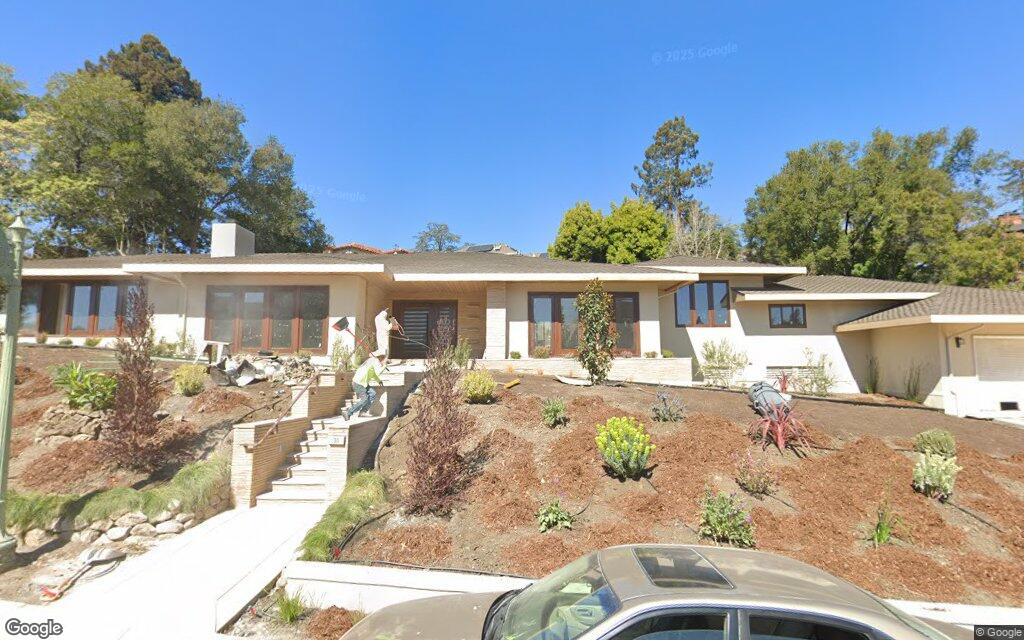 30 Lincolnasire Drive - Google Street View