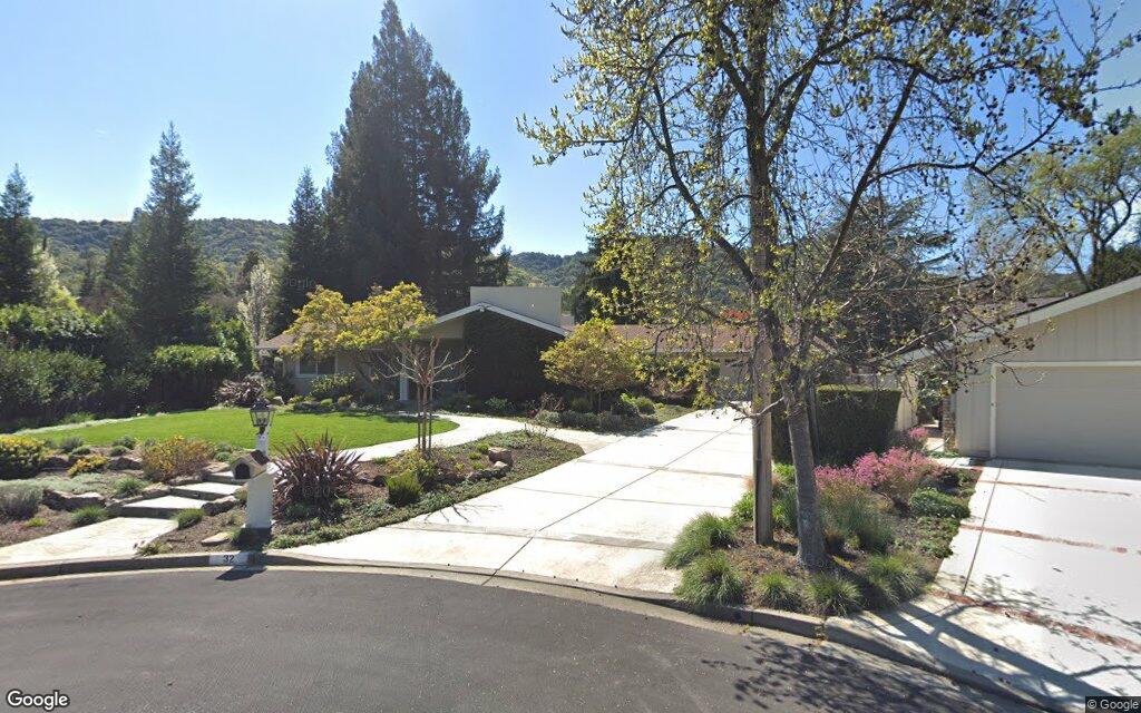 32 Diamond Court - Google Street View