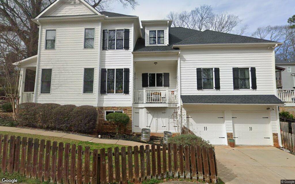 Knob Hill Court