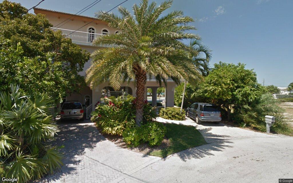 West Plaza del Lago