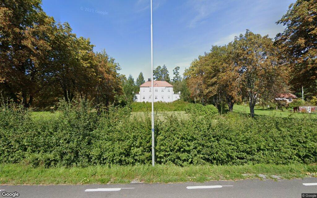 Stor villa från 30-talet i Edsbruk har fått nya ägare