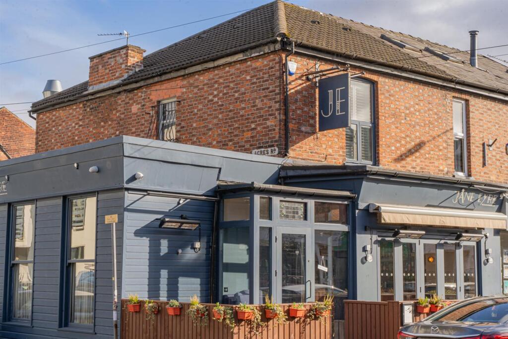 The Oaks, 22 Edge Lane