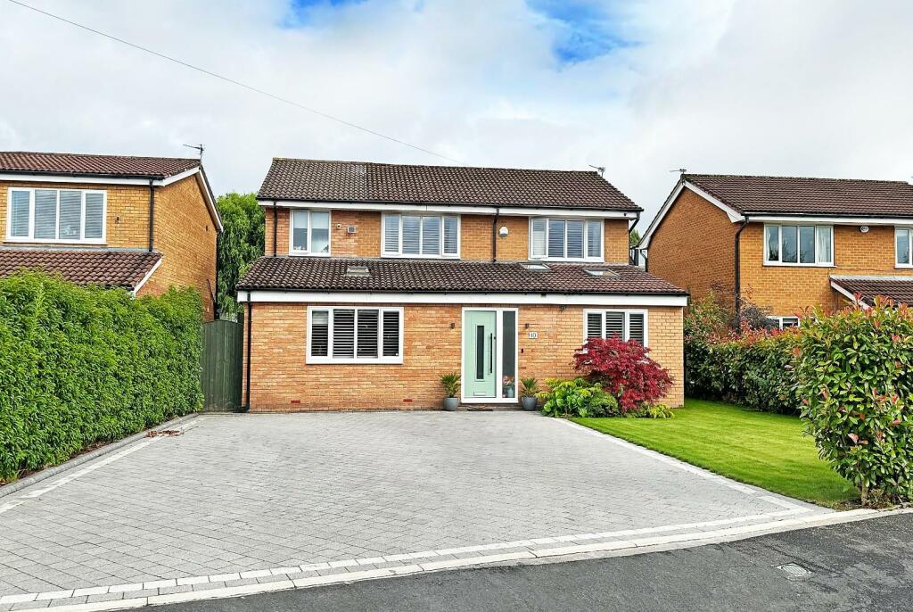 10 Buckingham Way