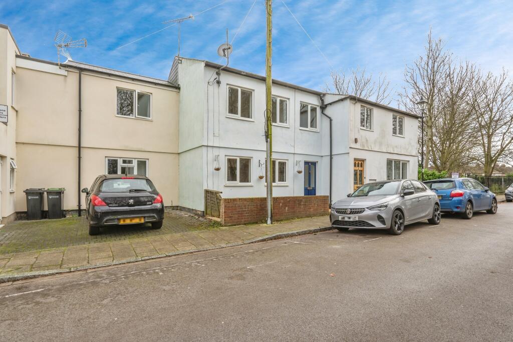 2 Woodland Street