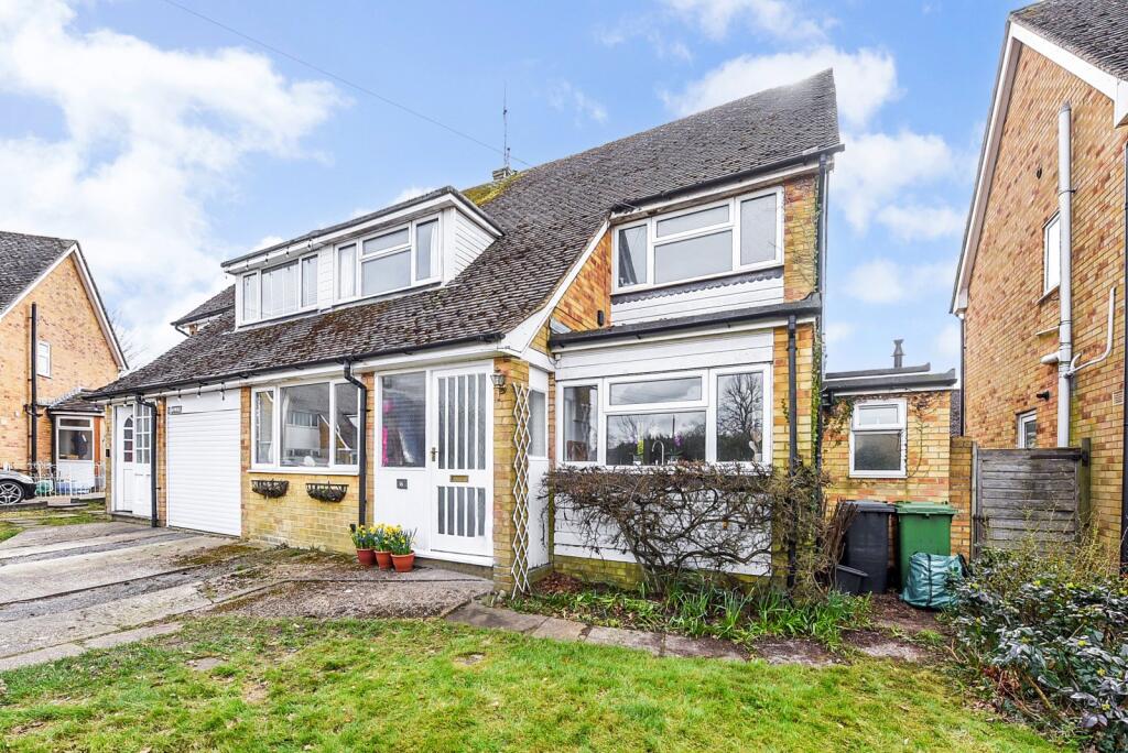 16 Avenue Close