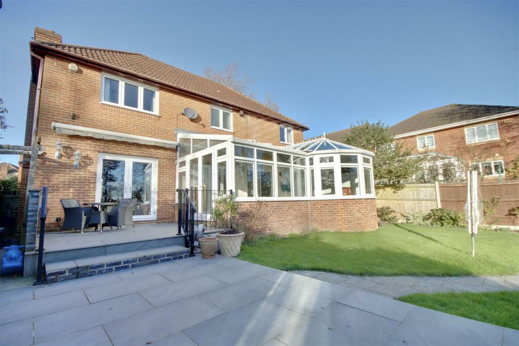 14 Islay Gardens