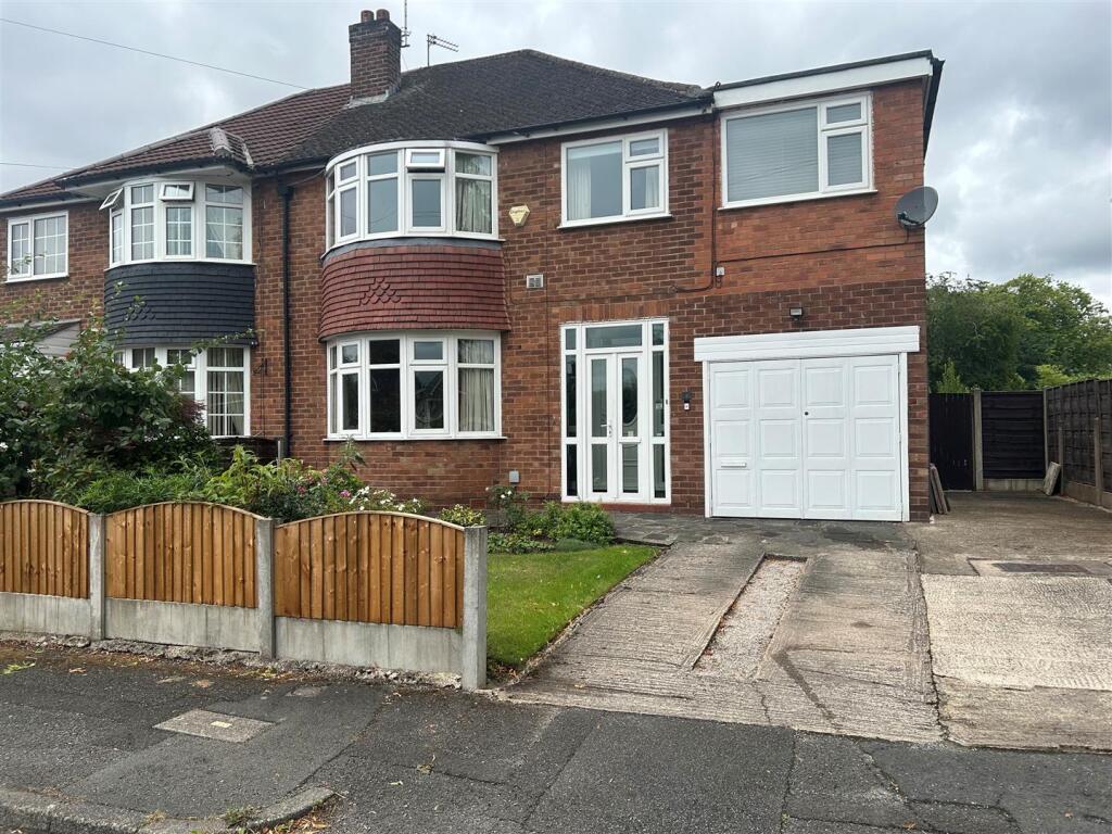 4 Lancelot Road