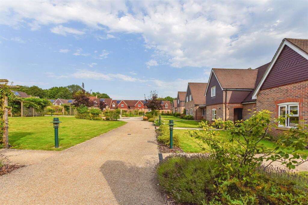 Wallside Cottages, Hooke Court