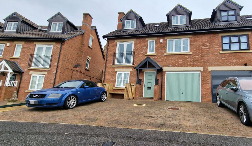 19 Priory Close