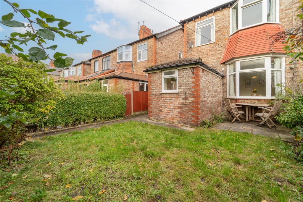 12 Daresbury Road