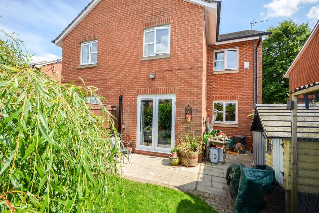 11 Mulberry Crescent