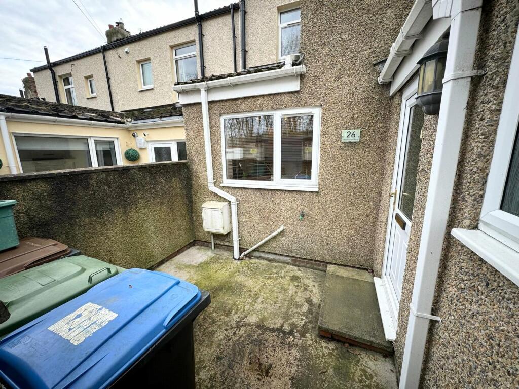 26 Denebridge Row