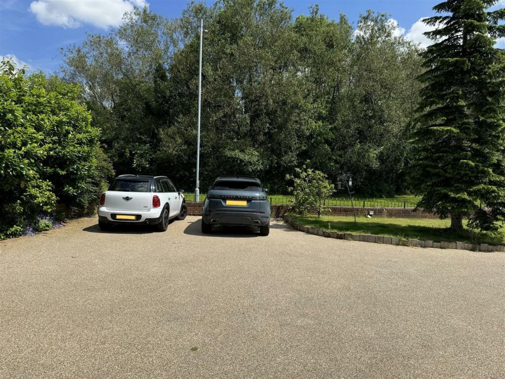 9 Birtles Close