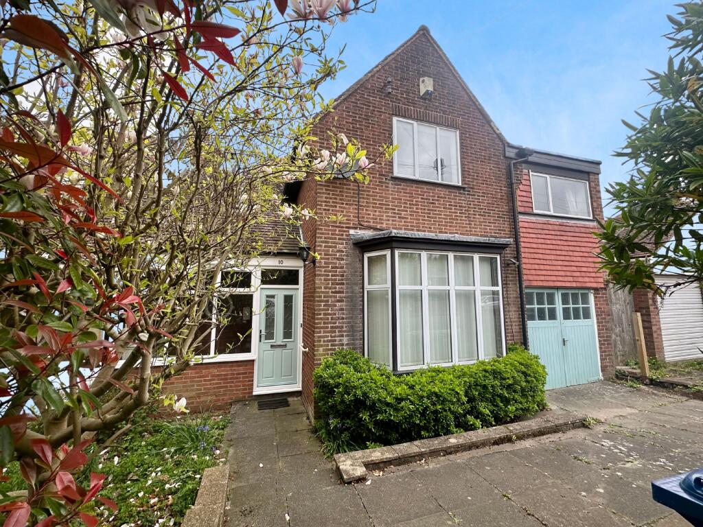 10 Thorntree Drive