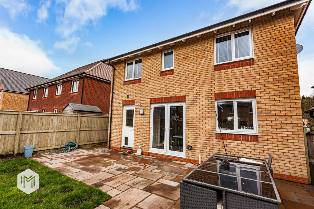 8 Yarningdale Avenue