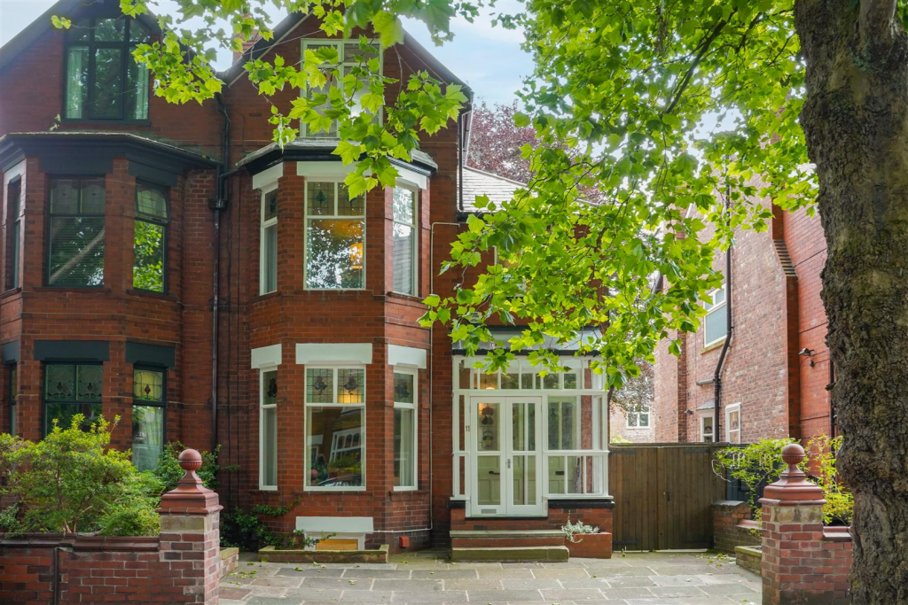 15 Chandos Road South