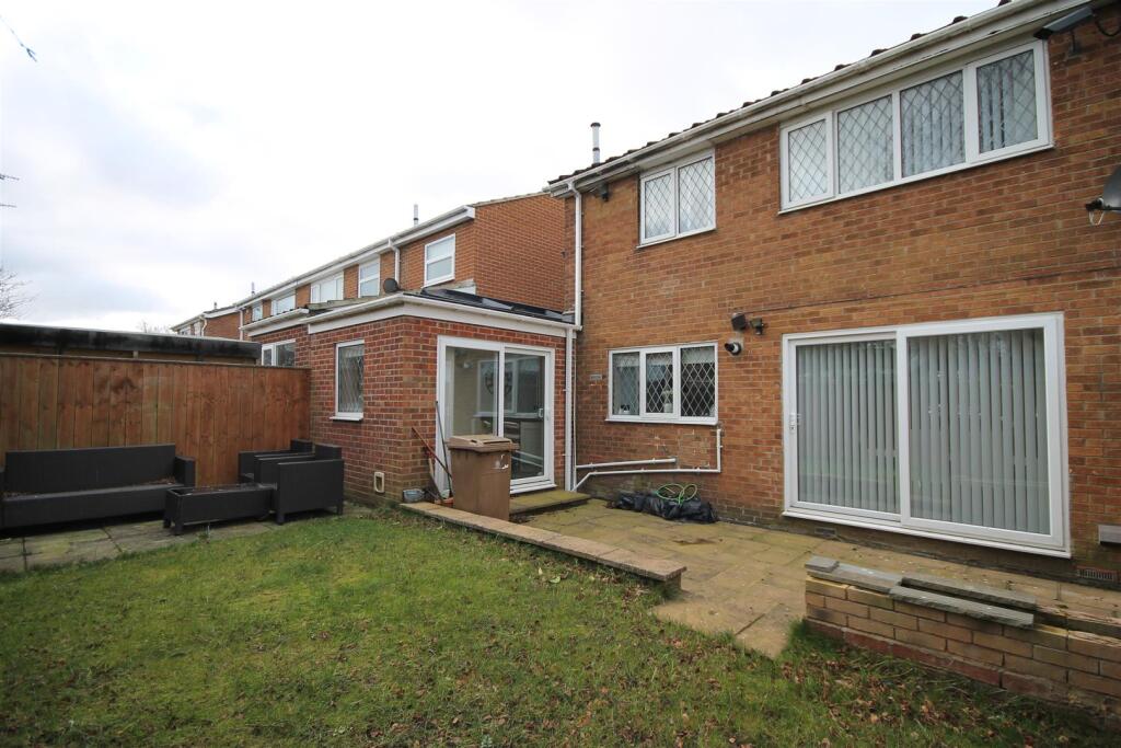 28 Simon Place