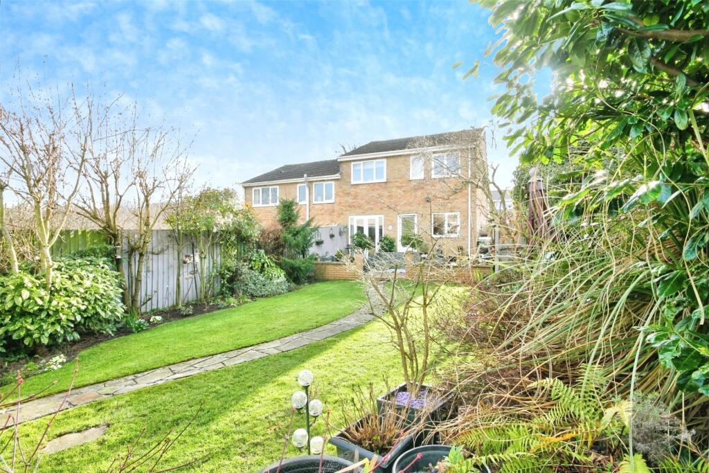 7 Larkspur Close