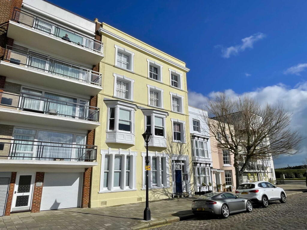 Aquitaine House, 2 Grand Parade