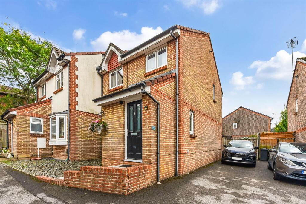 5 Heyshott Gardens