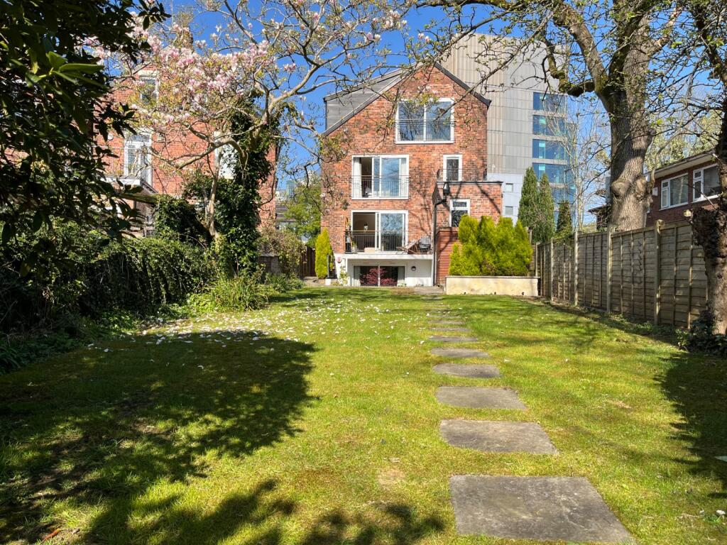 32 Oak Road