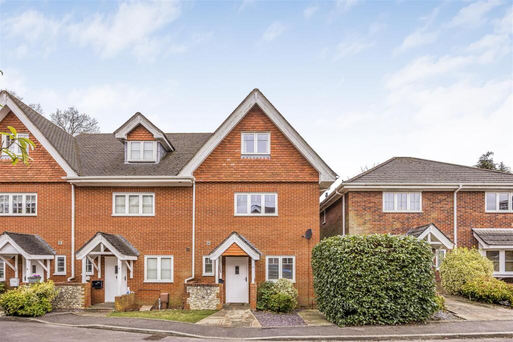 10 Castle Mews