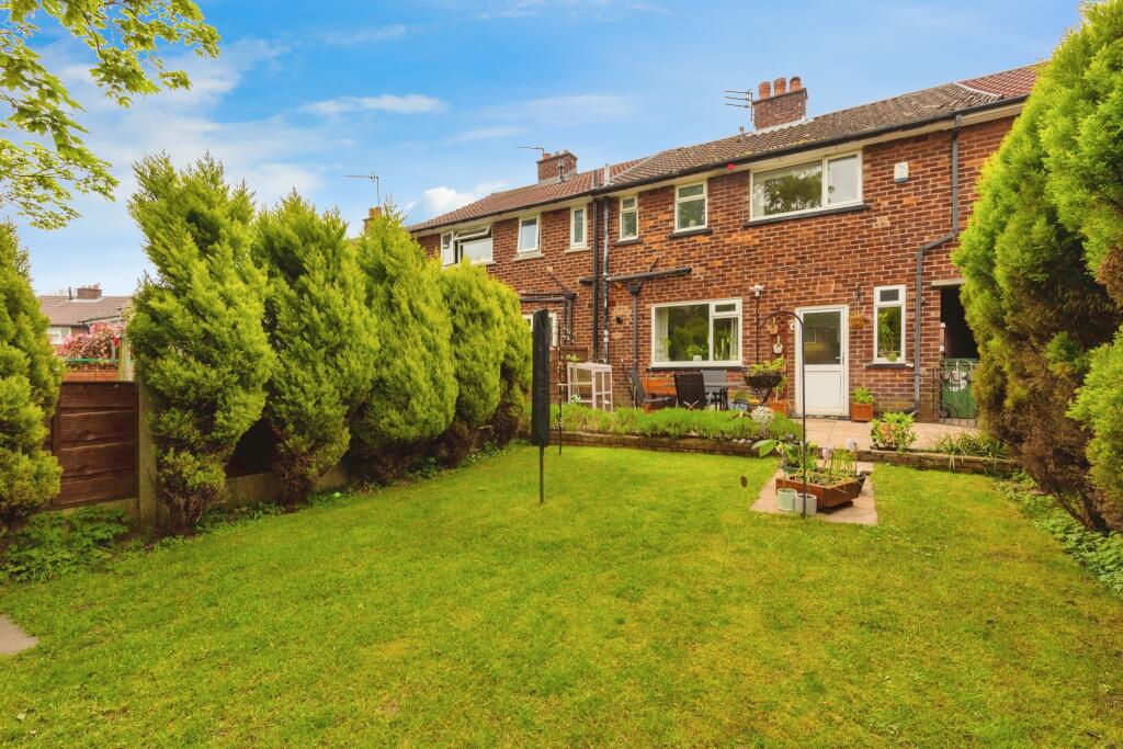11 Greenwood Gardens