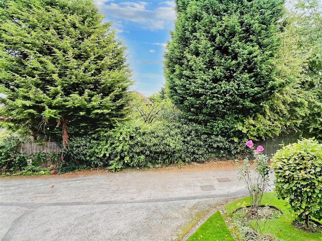 4 Chatsworth Close