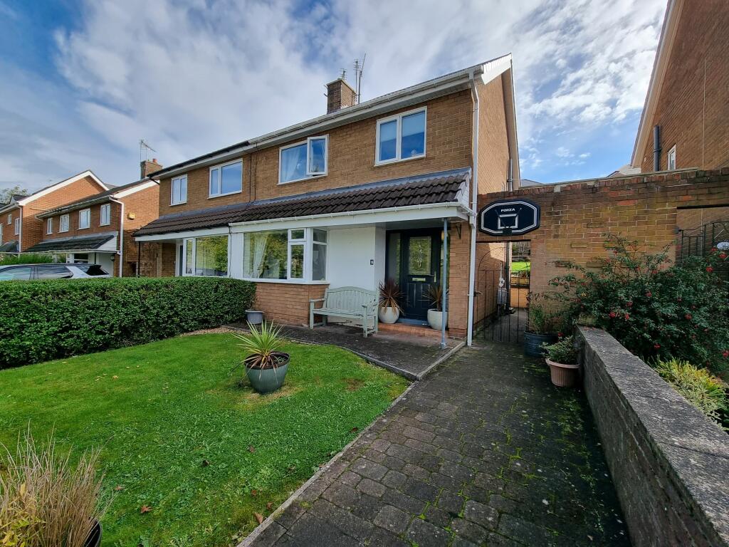 9 Churchill Close
