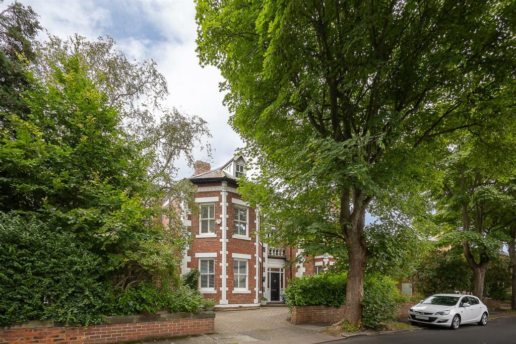9 Forest Avenue
