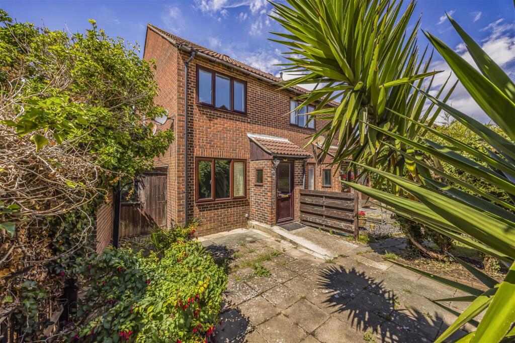 12 Bucklers Court