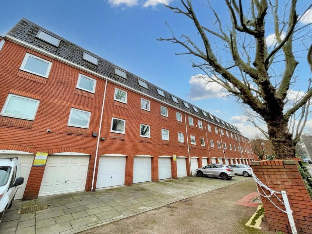 29 Porchfield Square