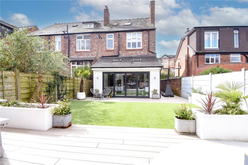 25 Moorland Road