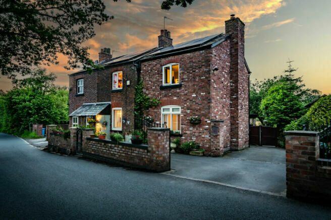 14 Dobbinetts Lane