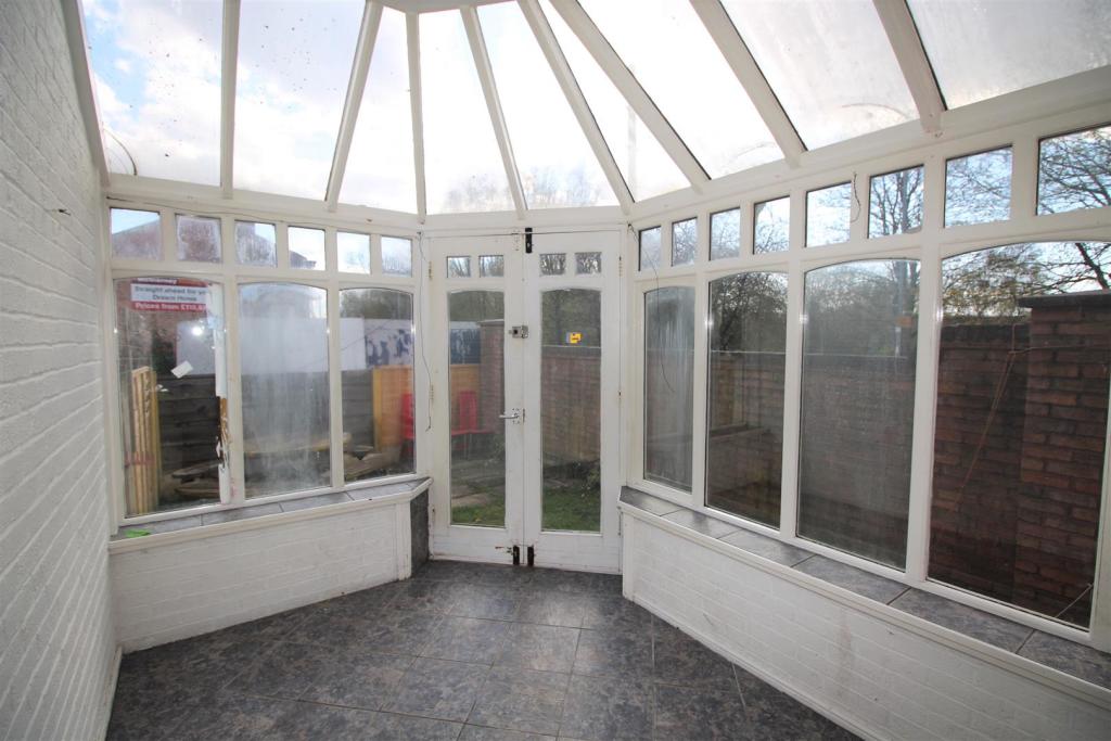 10 Dean Brook Close