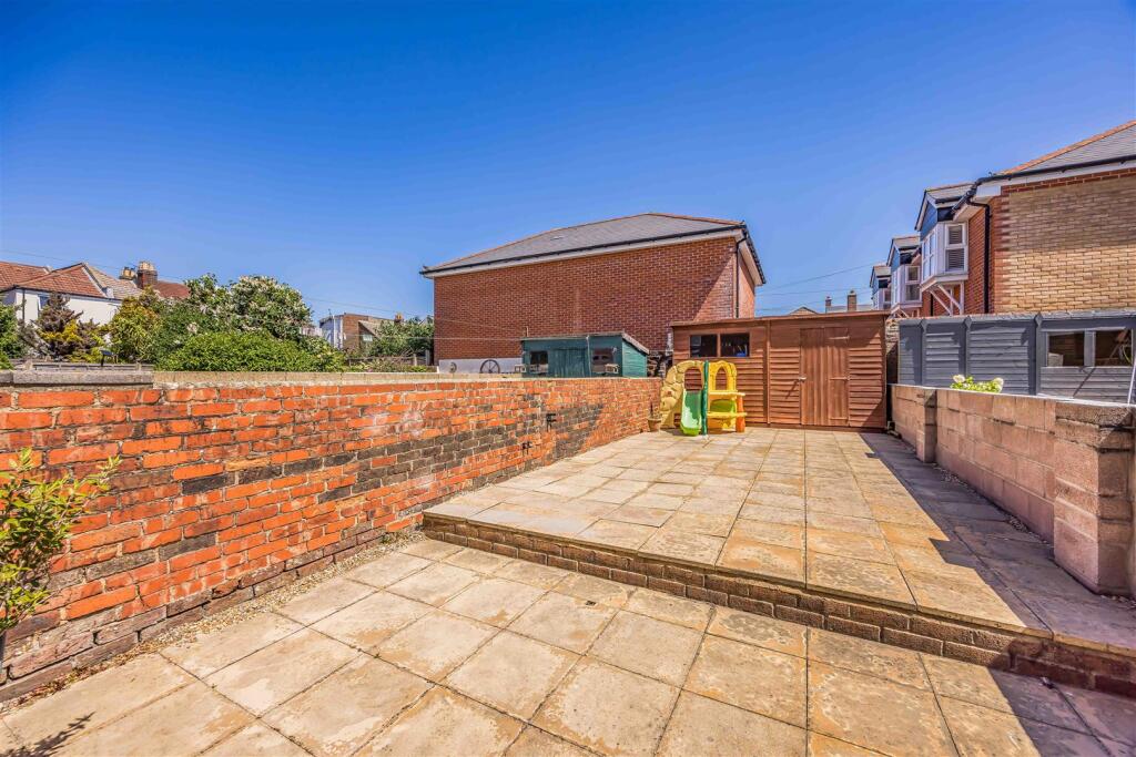 52 Whitworth Road