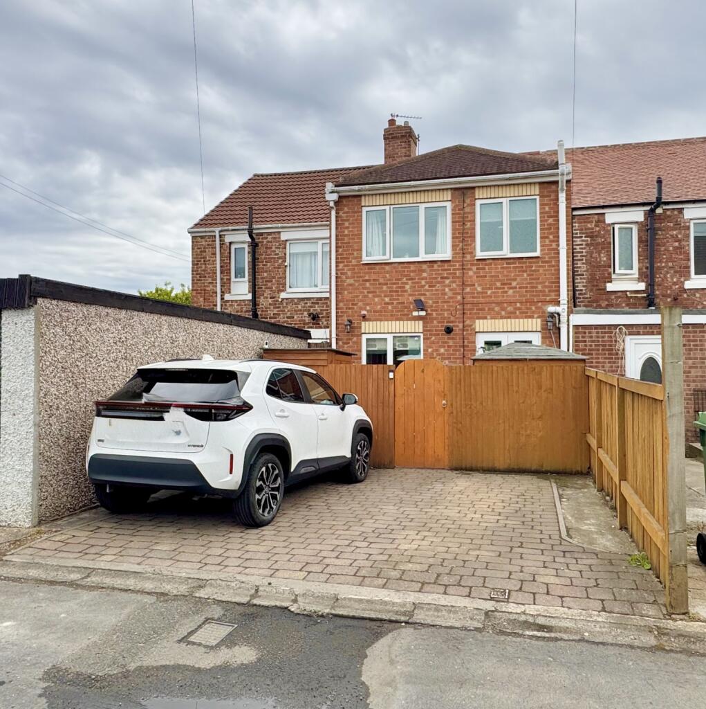4 Queens Avenue