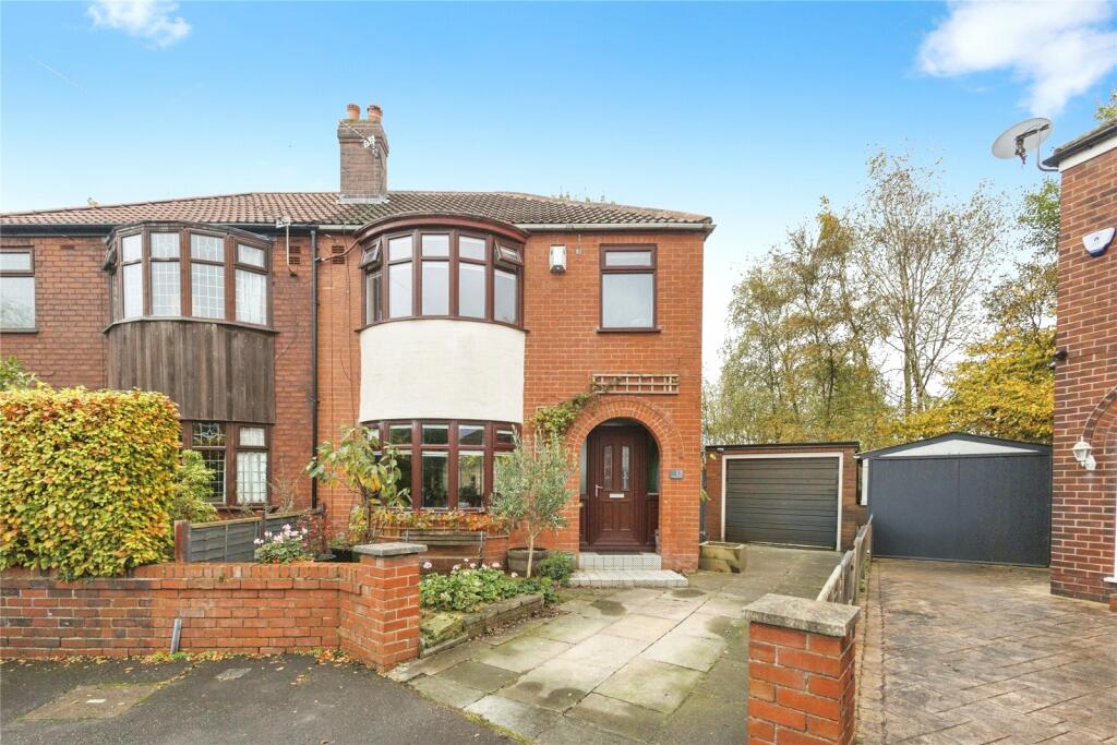13 Lakeside Close