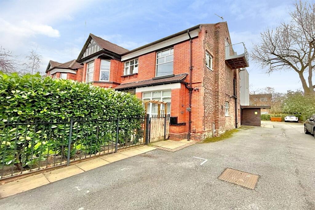 8 Moorfield Road